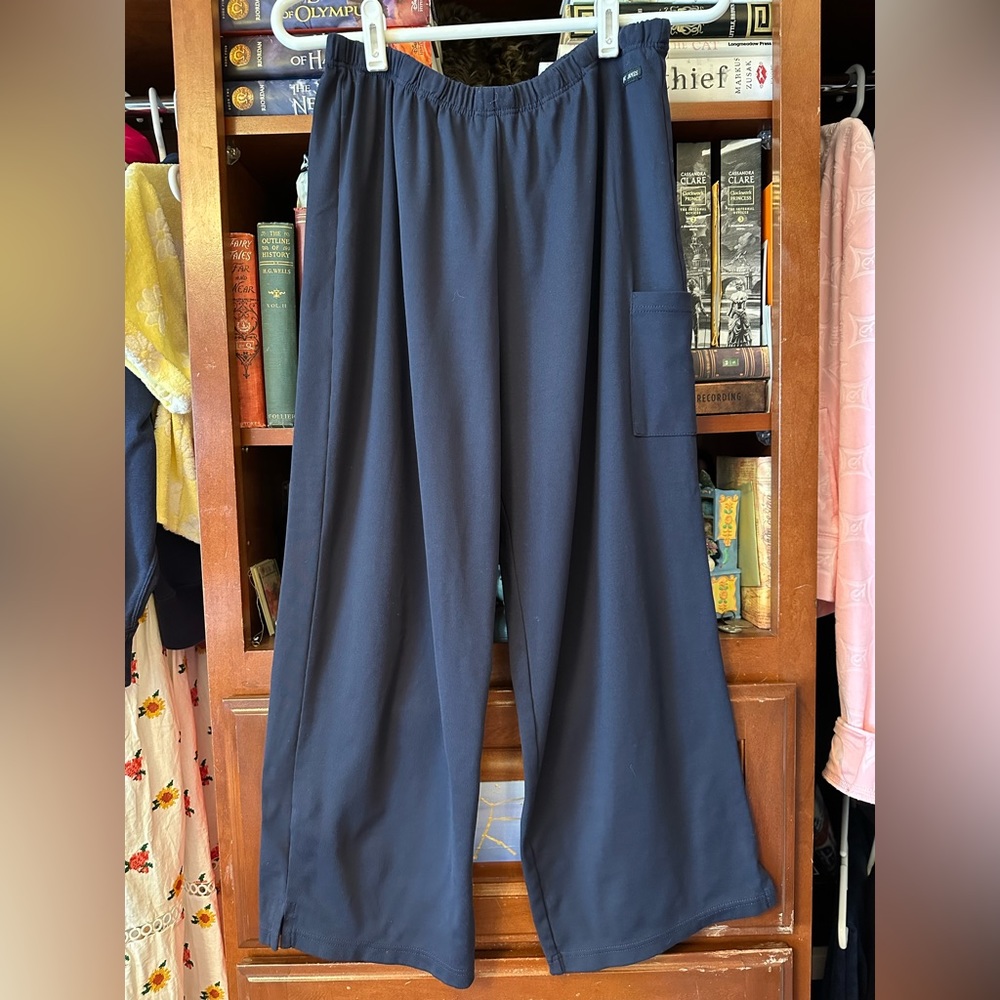 Women’s Saint James Elastic Waistband Cropped Navy Pants. Side Pocket. Size 12.